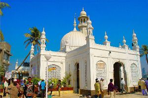 Experience Spirituality at the Haji Ali Dargah