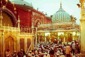 Qawwali music at Nizamuddin Dargah