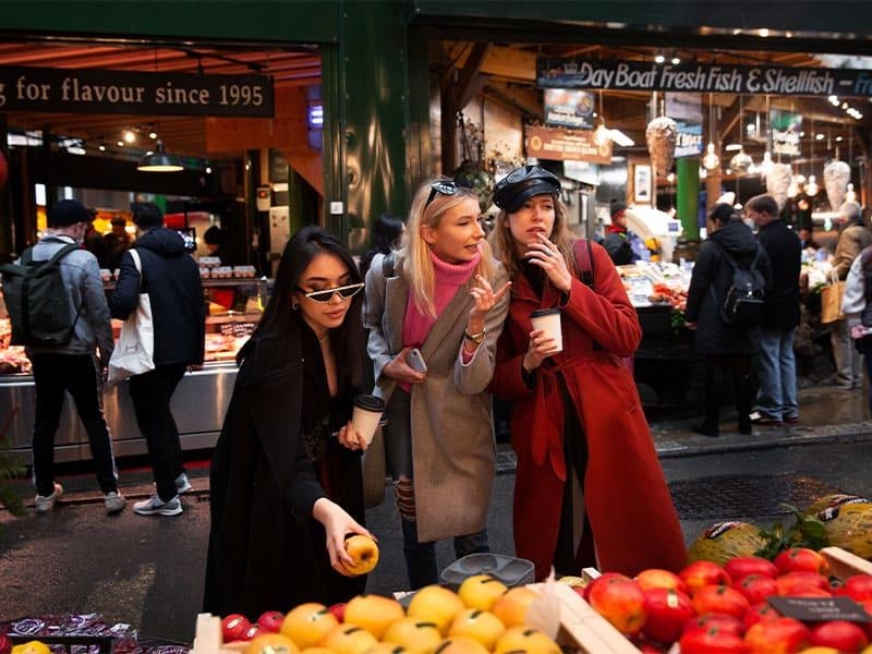 Street shopping in Delhi